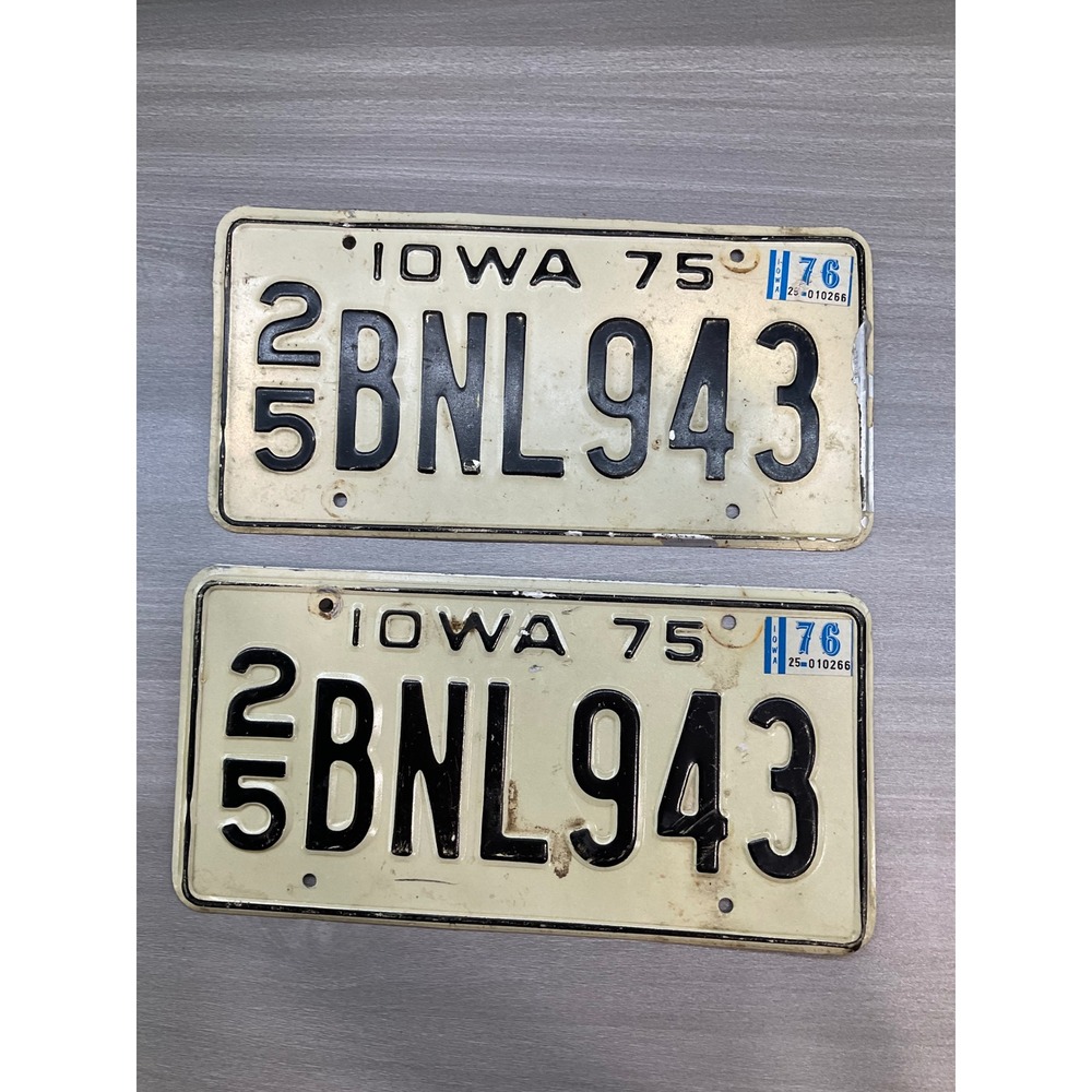 PAIR OF 1975 IOWA PASSENGER LICENSE PLATES